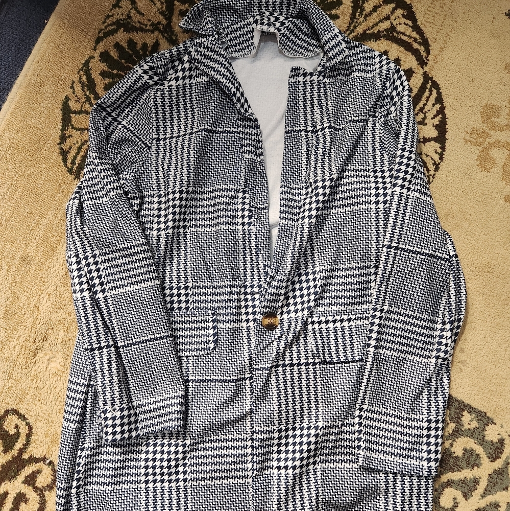 Women Size Large Black And White Blazer Jacket.